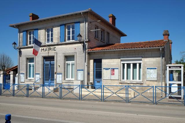 Mairie Croix-Chapeau Charente-Maritime France