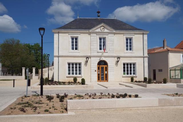 Mairie Saint-Sauveur d'Aunis Charente-Maritime France