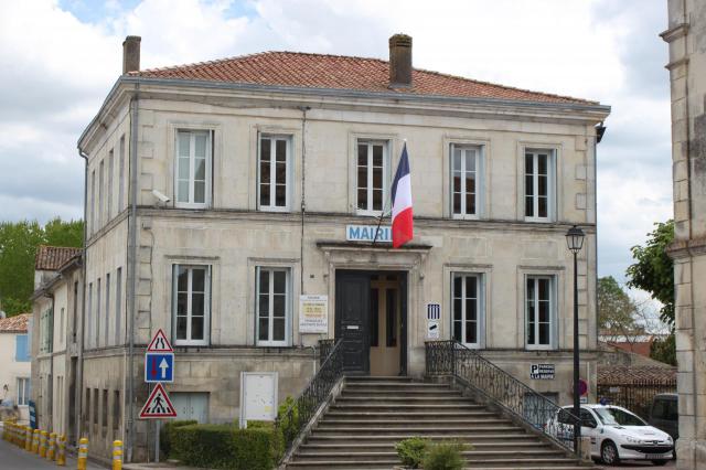 Mairie, Fr-17-Le Gua.
