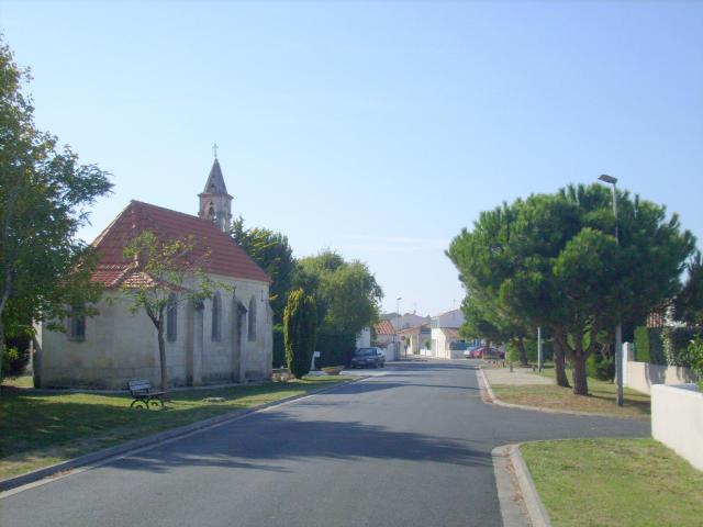 Le centre-bourg de Grand-Village-Plage et l'église Saint-Joseph