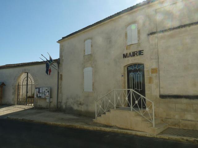 mairie de St-André-de-Lidon (17), France