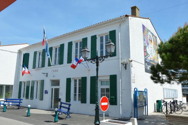 La mairie de Saint-Trojan-les-Bains (France).