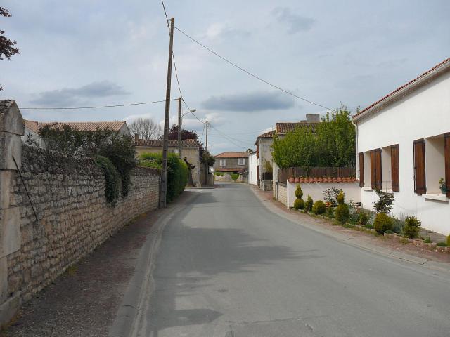 Rue de Nieulle-sur_Seudre. Mars 2009. Charente-Maritime (17), Poitou-Charentes, France, Europe.