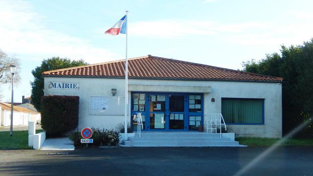 La mairie d'Yves, située dans le village du Marouillet. (Charente-Maritime, France)