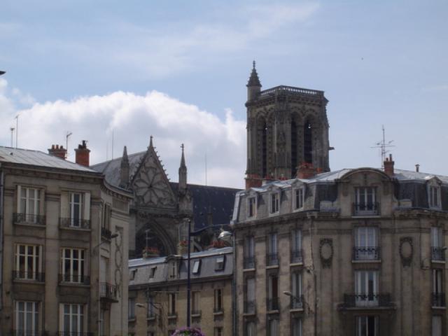 Soissons, la Cathédrale vue depuis l'Hotel de Ville