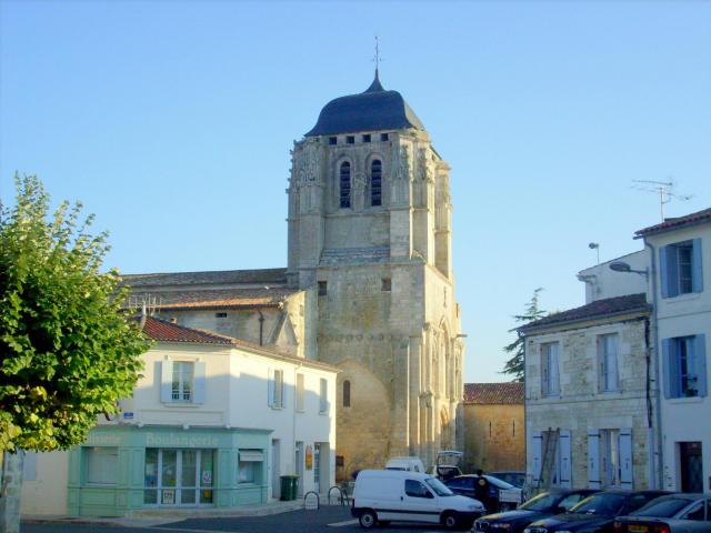 Le centre-bourg de Corme-Royal