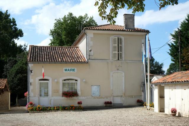 Mairie Bazauges Charente-Maritime france
