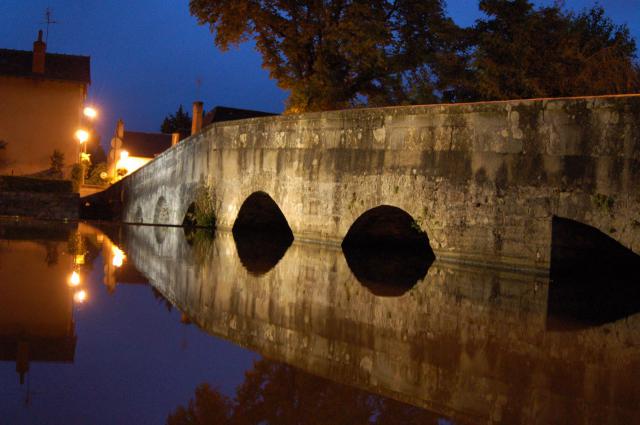 Pont du Xve siècle enjambant la Marmande.