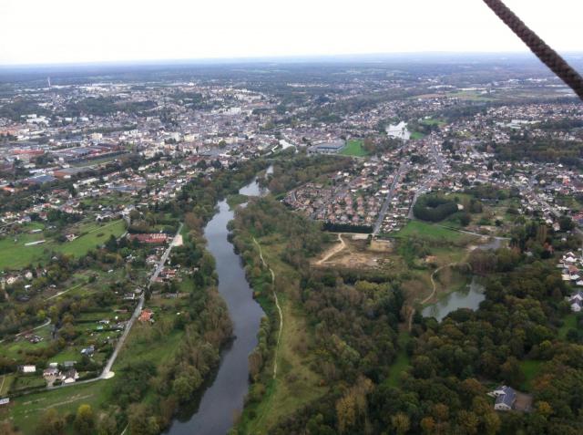 Vierzon vu du ciel en montgolfière