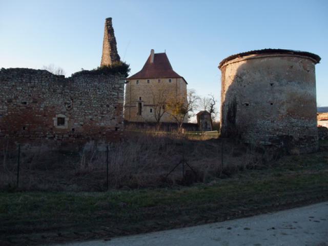 La Tour de Vesvre et son pigeonnier
