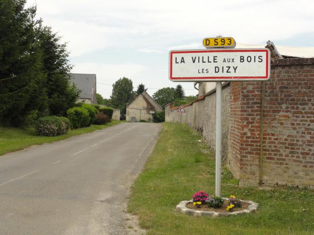 La Ville-aux-Bois-lès-Dizy (Aisne) city limit sign