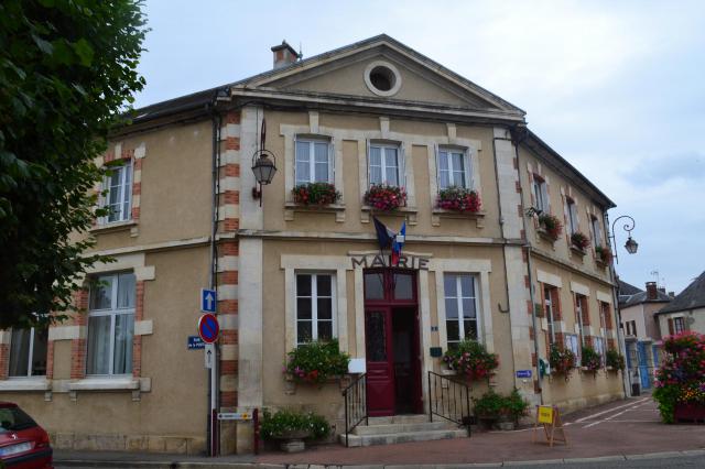 La façade de la mairie de Savigny-en-Sancerre.