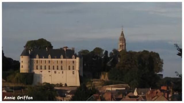 Chateauneuf sur Cher,le Château et la Basilique