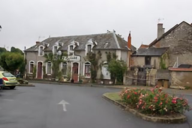 Chateauneuf-sur-Cher, le bar-restaurant de la gare.