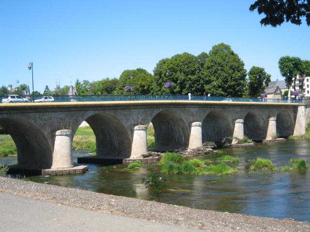 Pont de 7 arches de plein cintre, construit de 1827 à 1832, Saint Florent sur Cher.