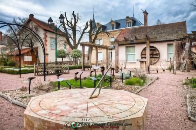 La Mairie et jardin de Vesdun