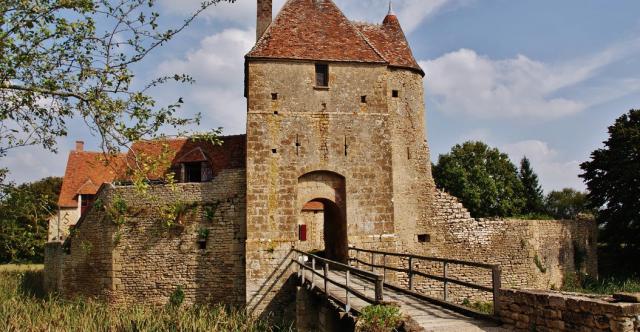 Château La Grand-Cour ( 13 Em Siècle )