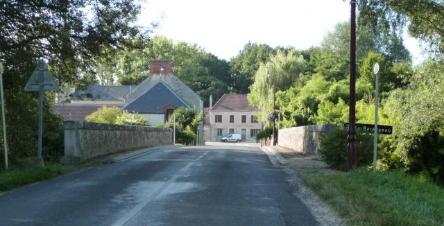 Photo de l'entrée du Village de Saint-Laurant dans le Cher en 2013