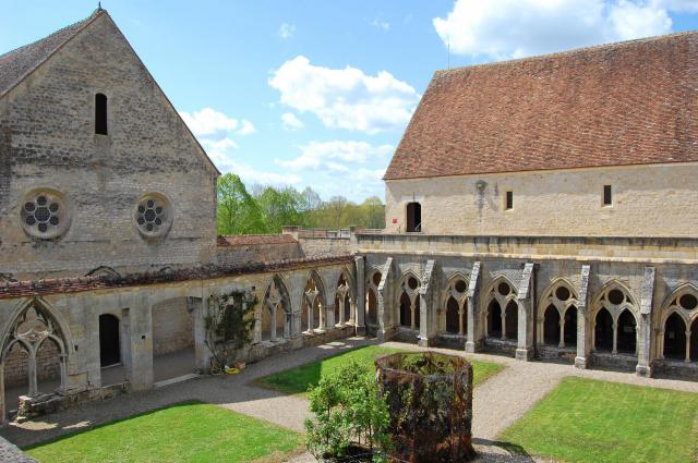 Cloître de l'Abbaye de Noirlac (Cher)