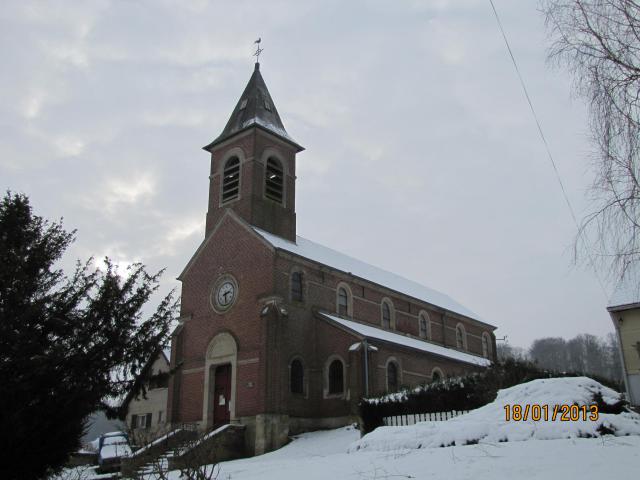 Eglise du village prise de la rue principale.