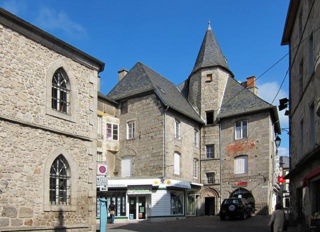 La place Joffre à Ussel (Corrèze).