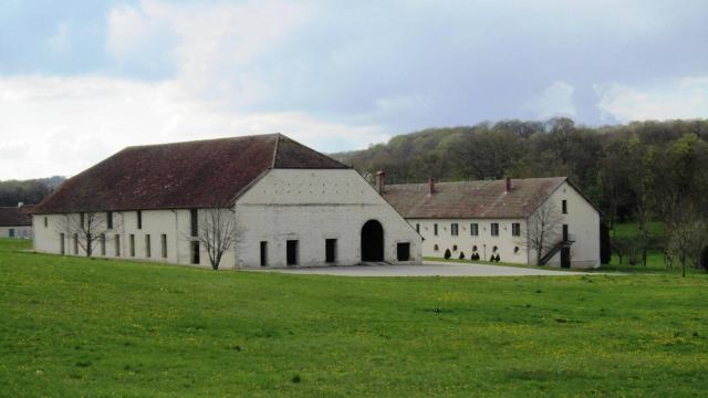 Grange de Beaumont à Riel-les-Eaux (Côte-d'Or)