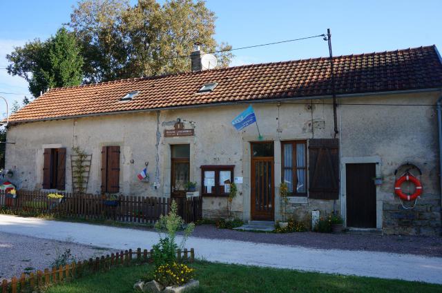 Ecluse d' Escommes à Maconge
