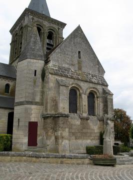 Acy (Aisne, France) - L'église et le monument-aux-morts. . .