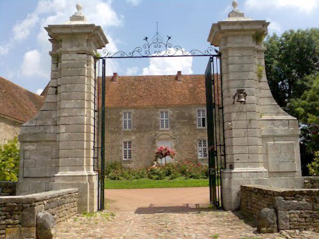 Ecutigny Château ( Côtes d'Or ) Bourgogne