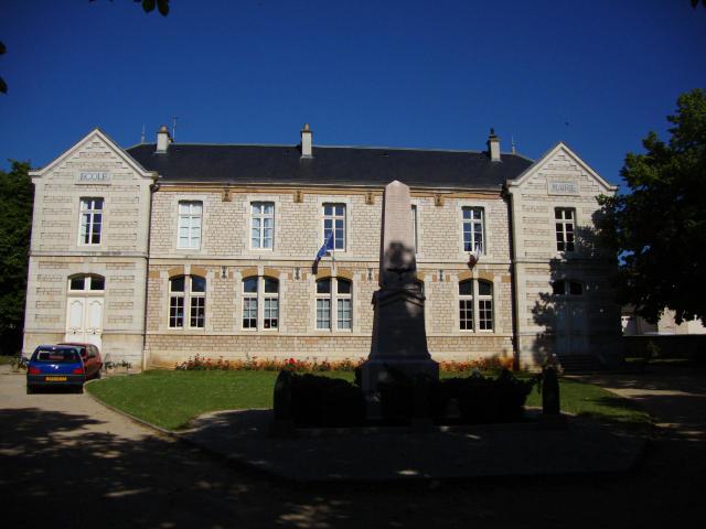 Chassagne-Montracet (Côte-d'Or, Fr) Mairie-école.
