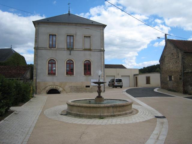 La mairie Montigny-Montfort