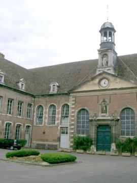 Hospices de Seurre : façade du 17e siècle - France (21 - Bourgogne) sel made PRA