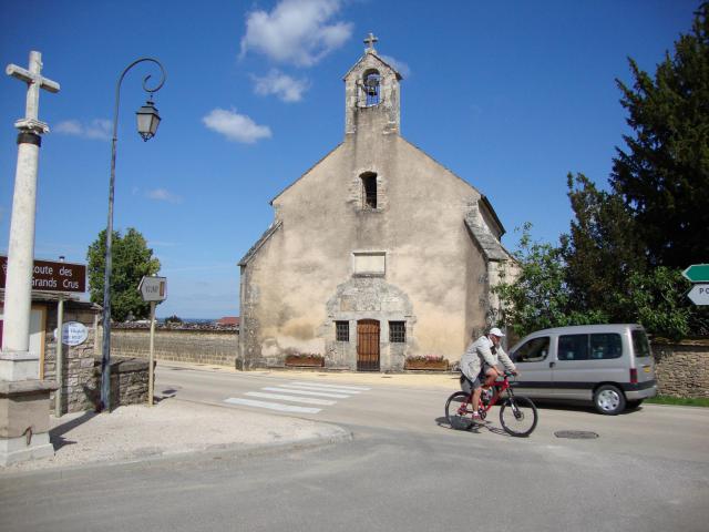 Volnay (Côte-d'Or, Fr) Chapel and wayside cross