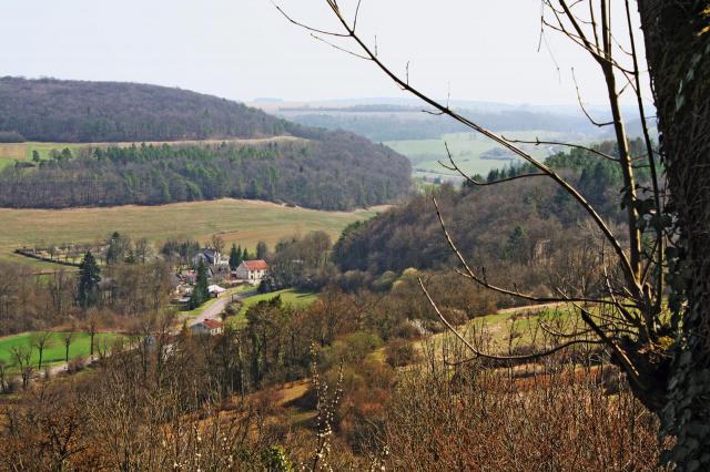 Hameau de Chenecières dans la haute vallée de la Seine