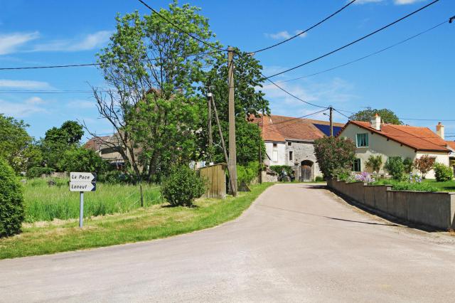 Hameau des Granges près d'Oigny