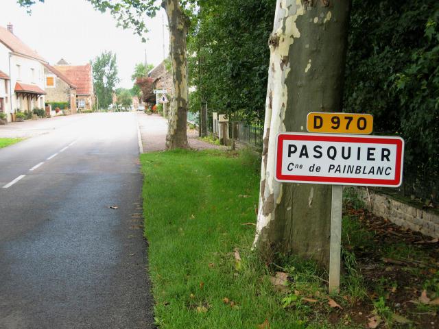 Painblanc (Côte-d'Or, France) - Entrée du hameau de Pasquier. . .