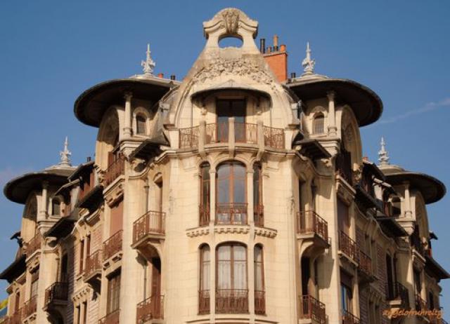 Ein Haus wie ein Kerzenständer (gesehen in Dijon)