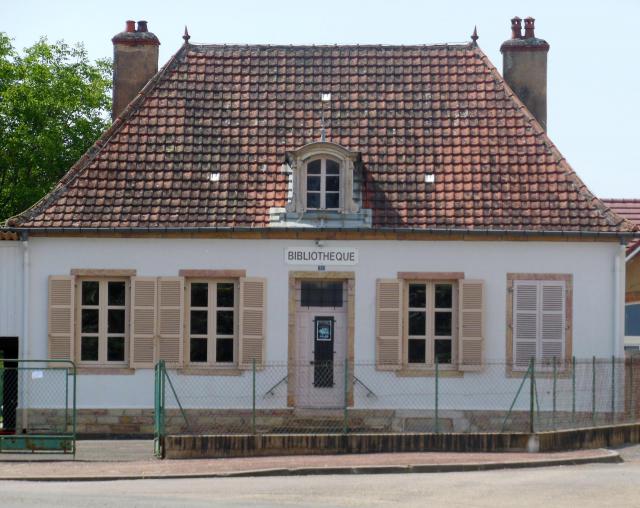 Bibliothèque, Rue de Bourgarain, à Villers-les-Pots (21).