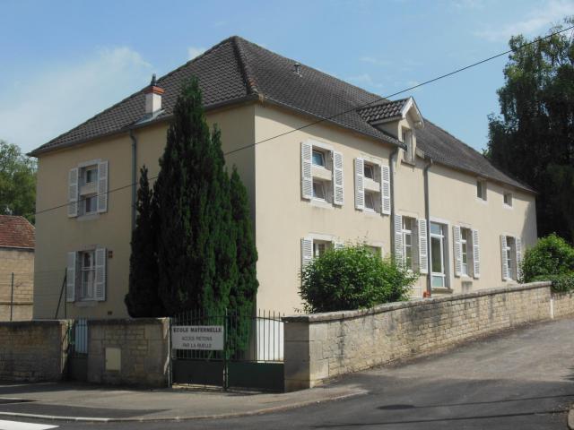 Ecole maternelle, Rue Saint-Michel, à Villers-les-Pots (21).