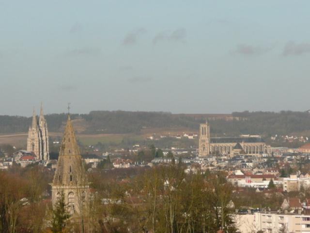 vue de SOISSONS depuis le haut de BELLEU