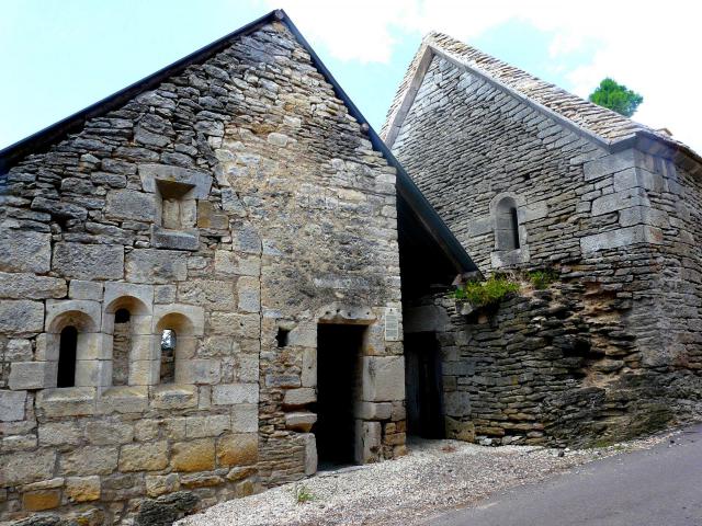Mont-Saint-Jean, Côte-d'Or, Bourgogne, France. Hôpital de Mont-Saint-Jean dans la rue des Bergeries (classé MH).
