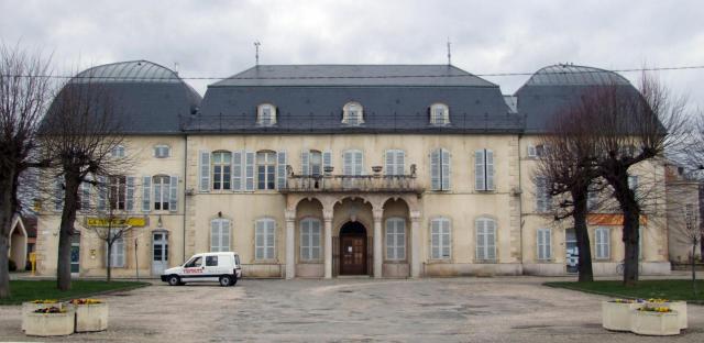 le château Dusmesnil, qui héberge désormais la Poste, Brazey-en-Plaine, Côte-d'Or, Bourgogne, FRANCE