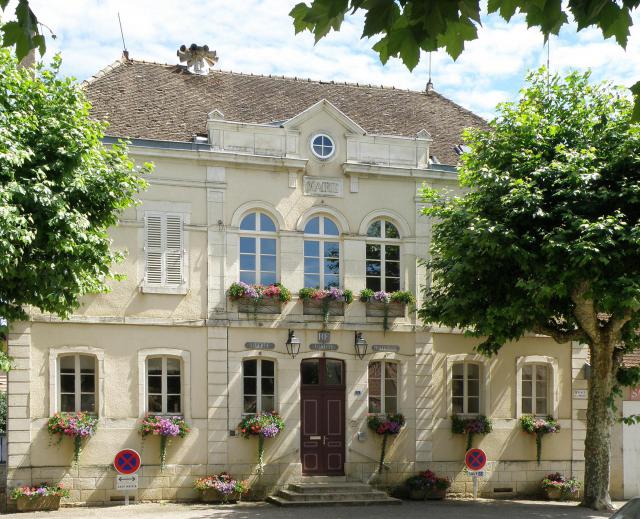 Santenay (Côte-d’Or, Bourgogne, France). Mairie.