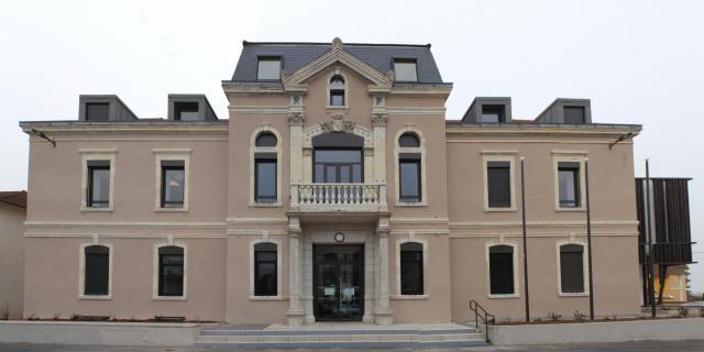 Mairie de Montrevel-en-Bresse.