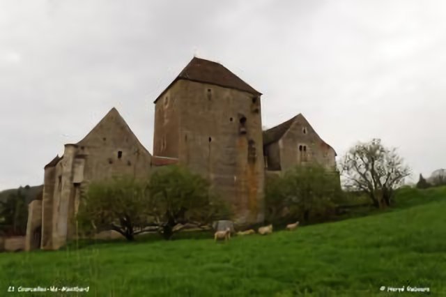 21 Courcelles-lès-Montbard - Maison forte