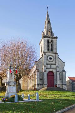 Église et monument aux morts de Chaignay