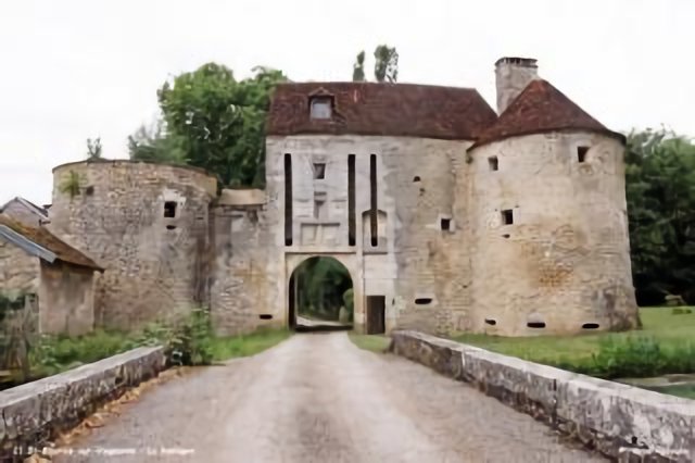 21 St-Maurice-sur-Vingeanne - La Romagne château