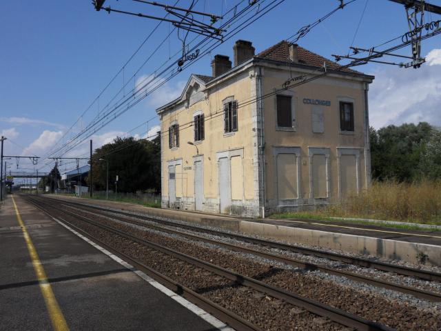 La gare ferroviaire de Gare de Collonges (Côte-d'Or), France.