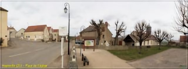 Hauteville (21) - Place de l'église (4-2008)