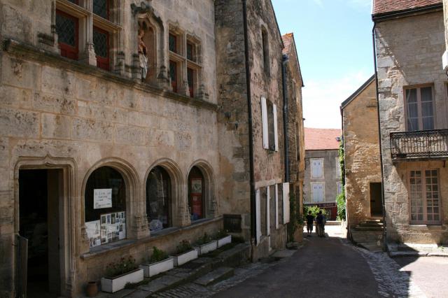 Flavigny-sur-Ozerain Maison au Donataire